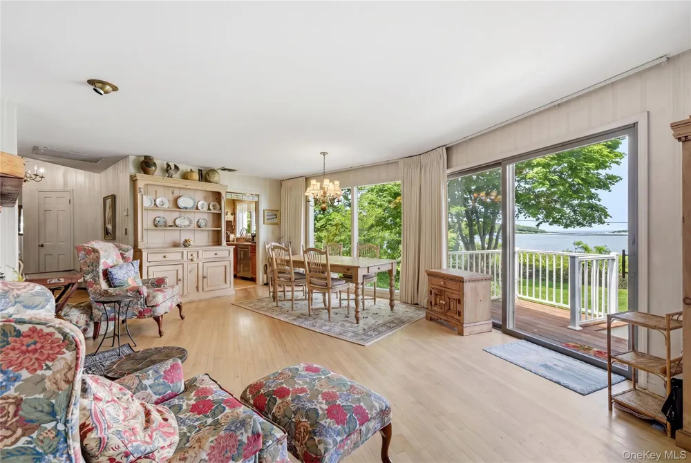 195 Shore Road Mount Sinai, NY 11766