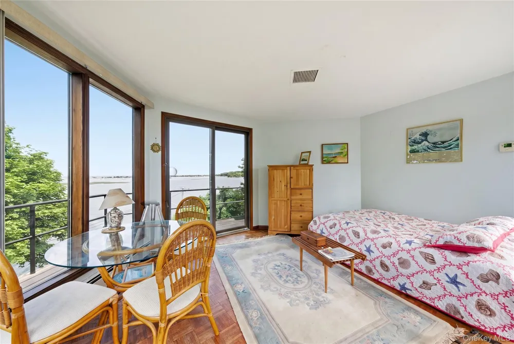 195 Shore Road Mount Sinai, NY 11766
