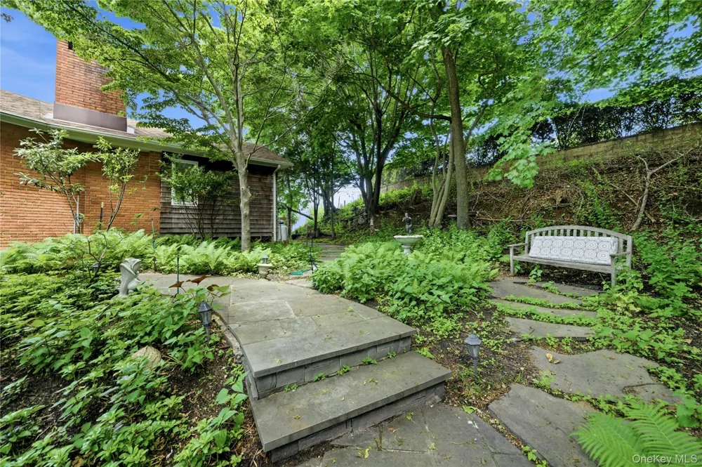 195 Shore Road Mount Sinai, NY 11766