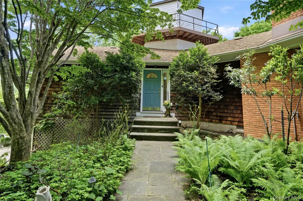 195 Shore Road Mount Sinai, NY 11766