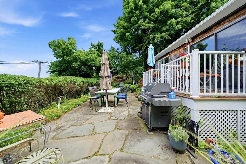195 Shore Road Mount Sinai, NY 11766