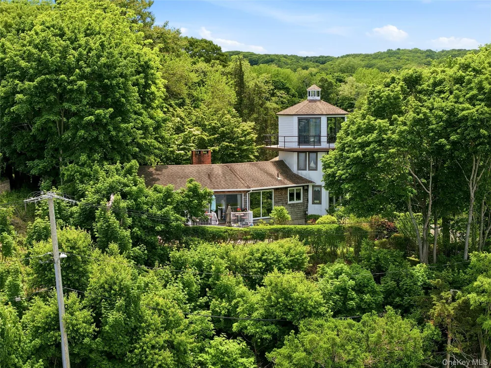 195 Shore Road Mount Sinai, NY 11766