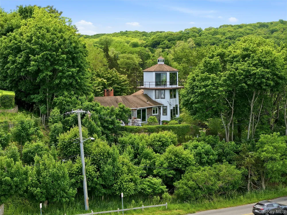 195 Shore Road Mount Sinai, NY 11766