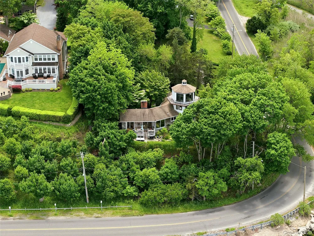 195 Shore Road Mount Sinai, NY 11766
