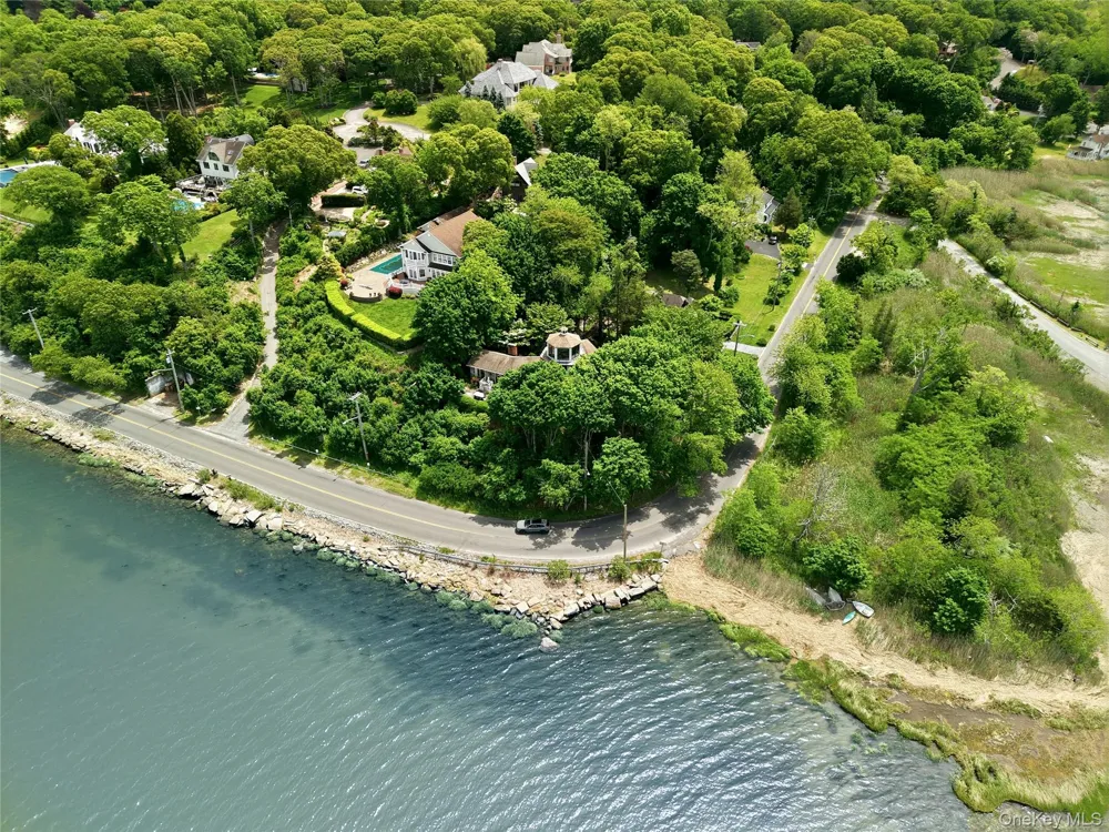 195 Shore Road Mount Sinai, NY 11766