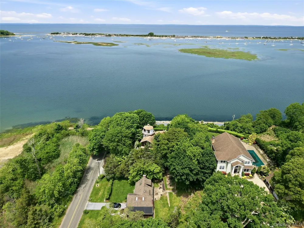 195 Shore Road Mount Sinai, NY 11766
