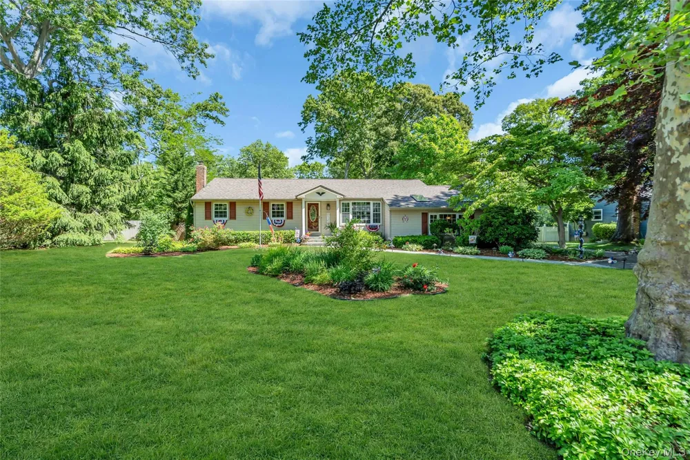25 Del Place Hauppauge, NY 11788