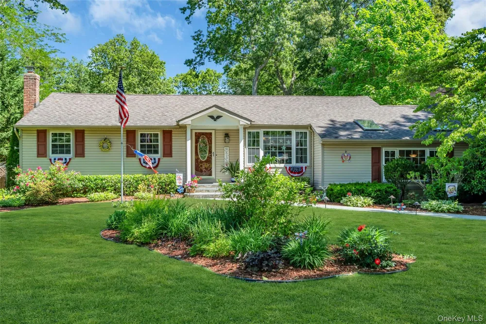 25 Del Place Hauppauge, NY 11788