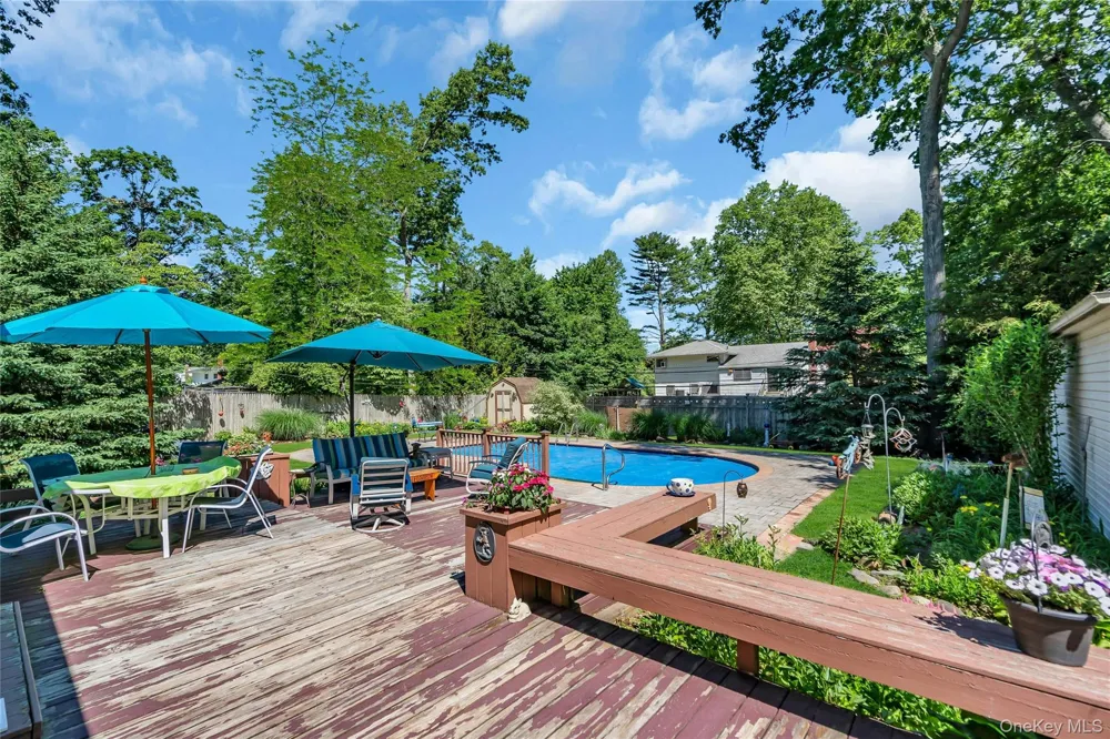 25 Del Place Hauppauge, NY 11788
