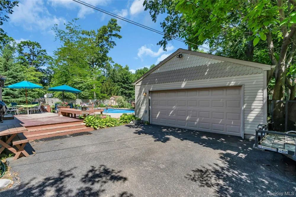 25 Del Place Hauppauge, NY 11788