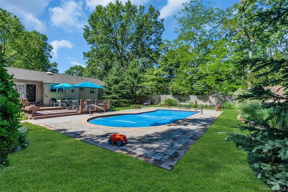 25 Del Place Hauppauge, NY 11788