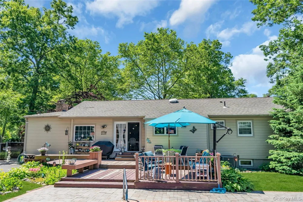 25 Del Place Hauppauge, NY 11788