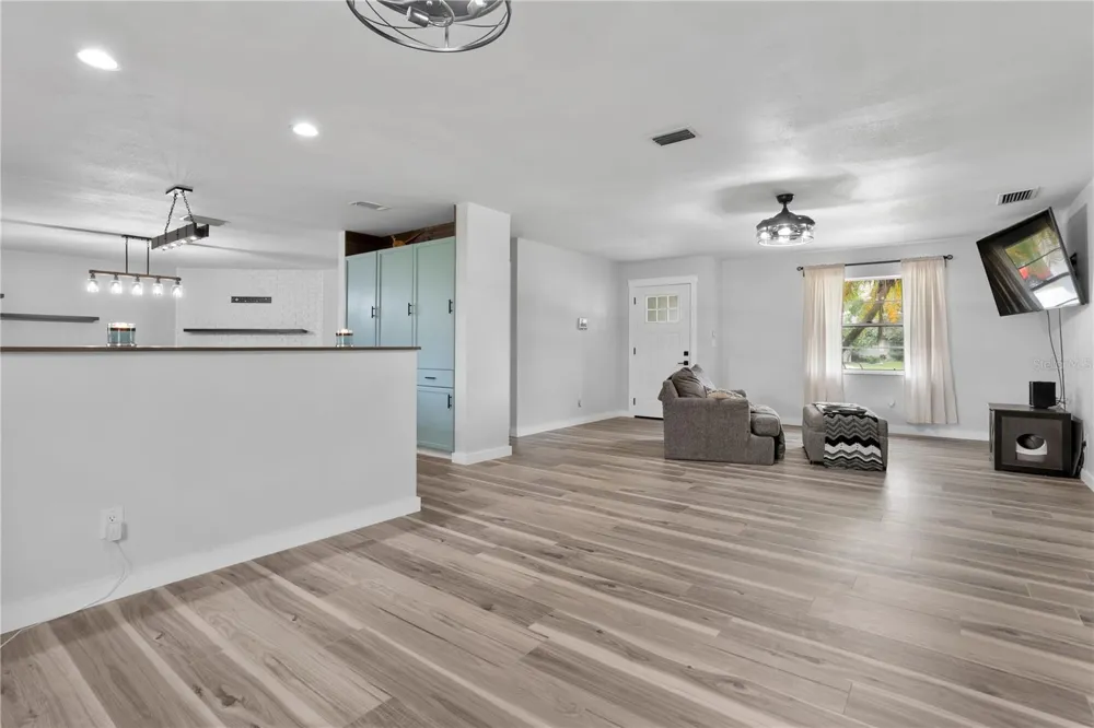 630 E THELMA STREET Lake Alfred, FL 33850