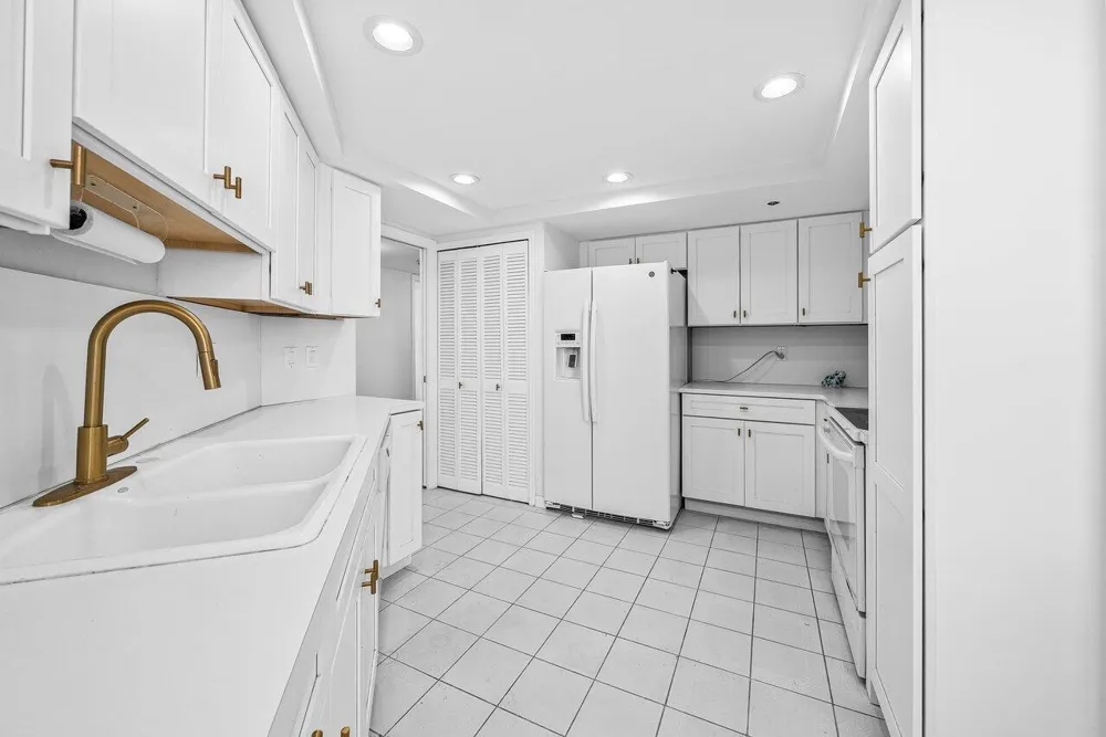3560 S Ocean Boulevard #809 South Palm Beach, FL 33480