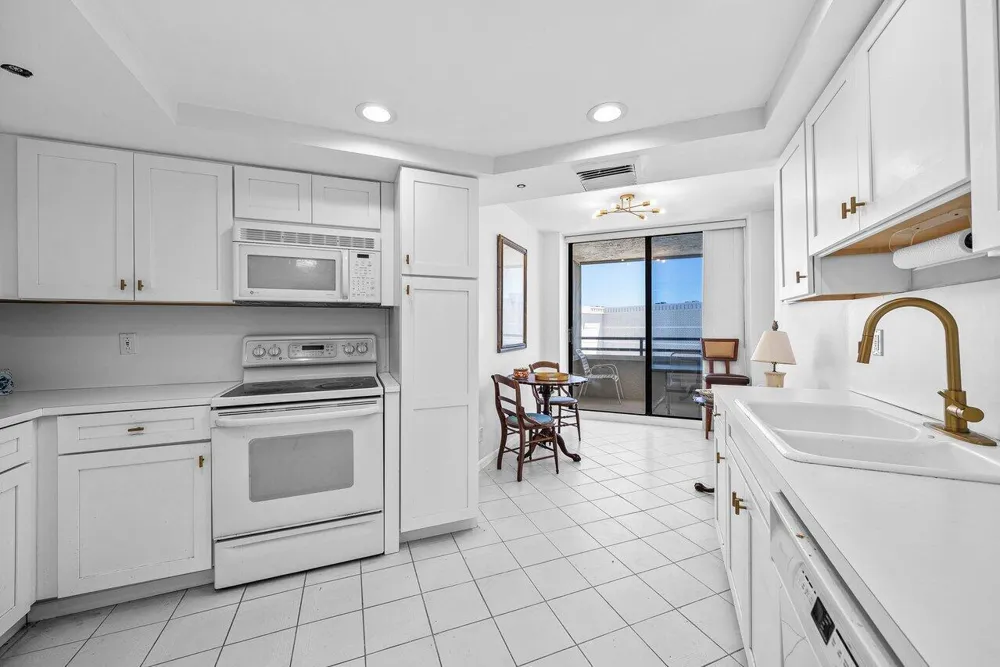 3560 S Ocean Boulevard #809 South Palm Beach, FL 33480