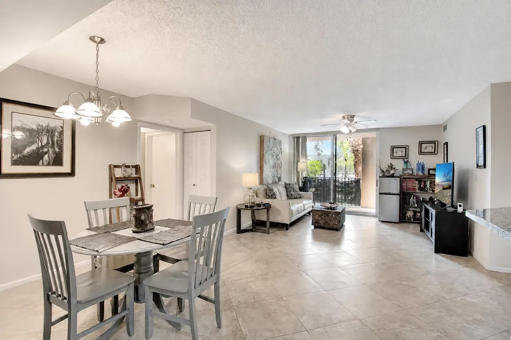 1000 Scotia Drive #204 Hypoluxo, FL 33462