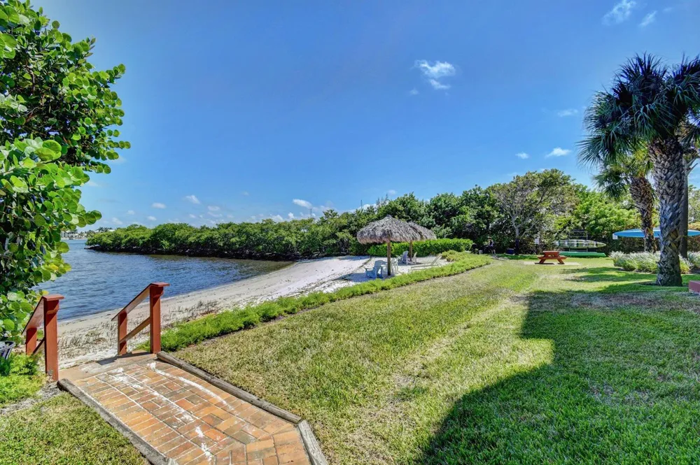 1000 Scotia Drive #204 Hypoluxo, FL 33462