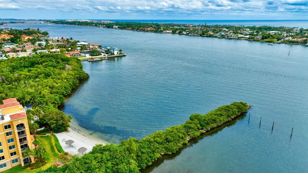 1000 Scotia Drive #204 Hypoluxo, FL 33462