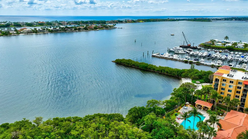 1000 Scotia Drive #204 Hypoluxo, FL 33462