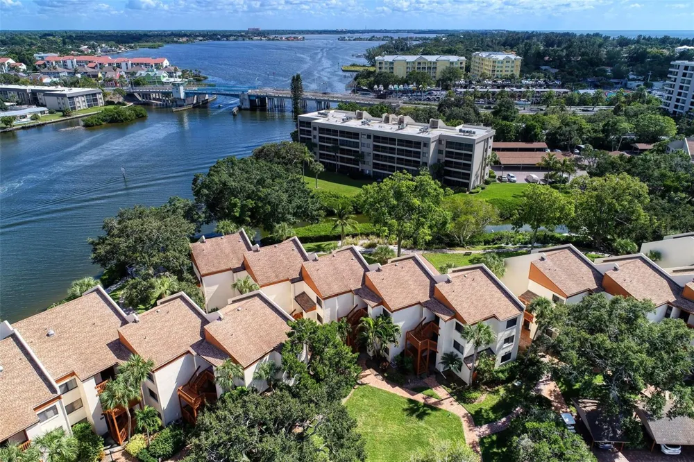 1800 COVE II PLACE #213 Sarasota, FL 34242
