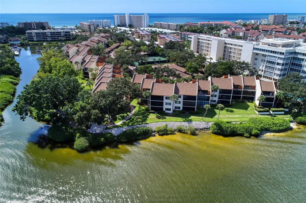1800 COVE II PLACE #213 Sarasota, FL 34242