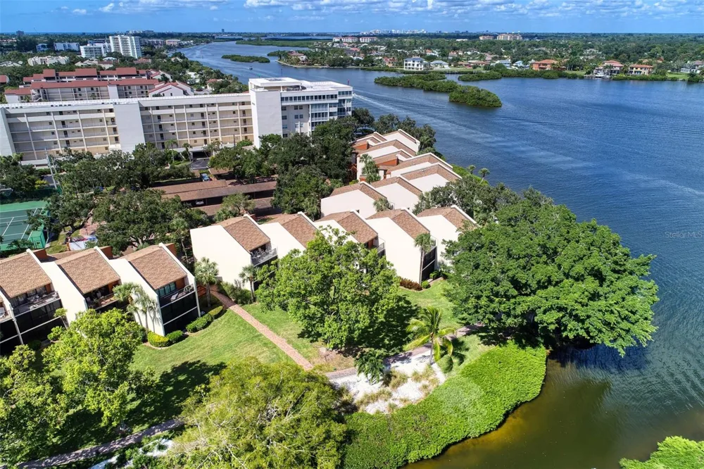 1800 COVE II PLACE #213 Sarasota, FL 34242