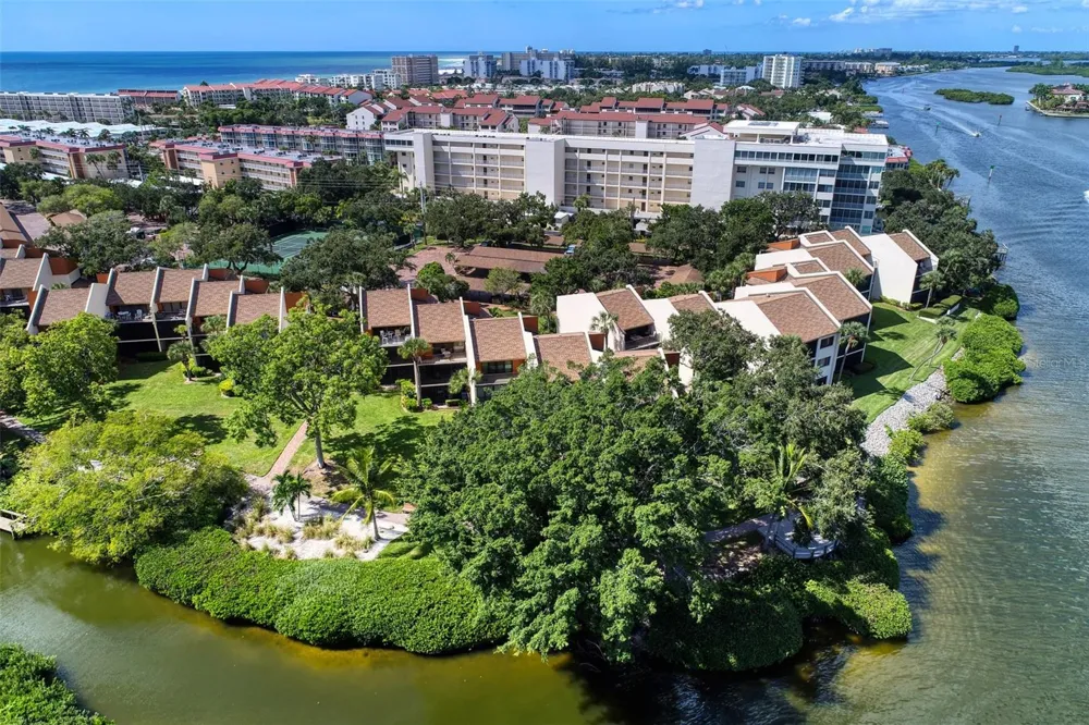 1800 COVE II PLACE #213 Sarasota, FL 34242