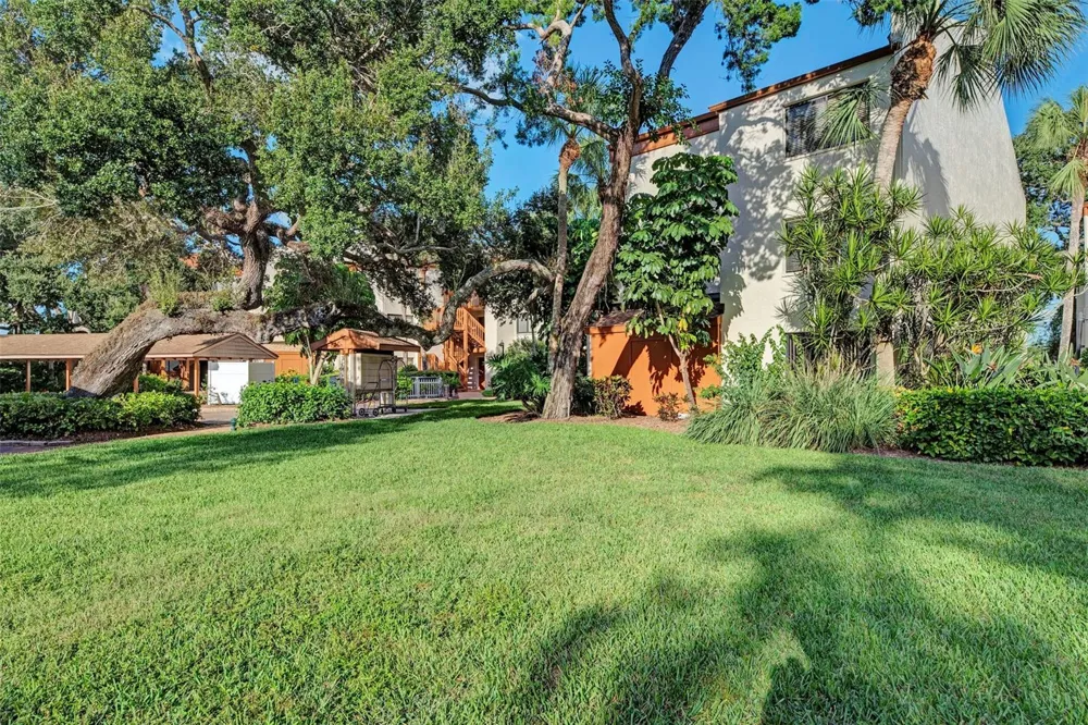 1800 COVE II PLACE #213 Sarasota, FL 34242