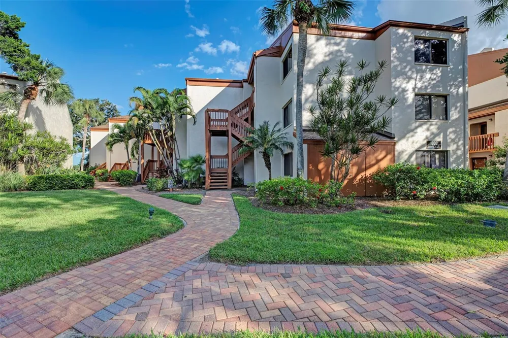1800 COVE II PLACE #213 Sarasota, FL 34242