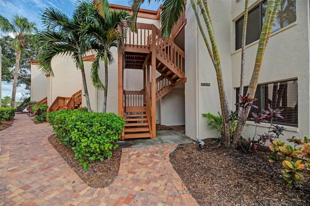 1800 COVE II PLACE #213 Sarasota, FL 34242
