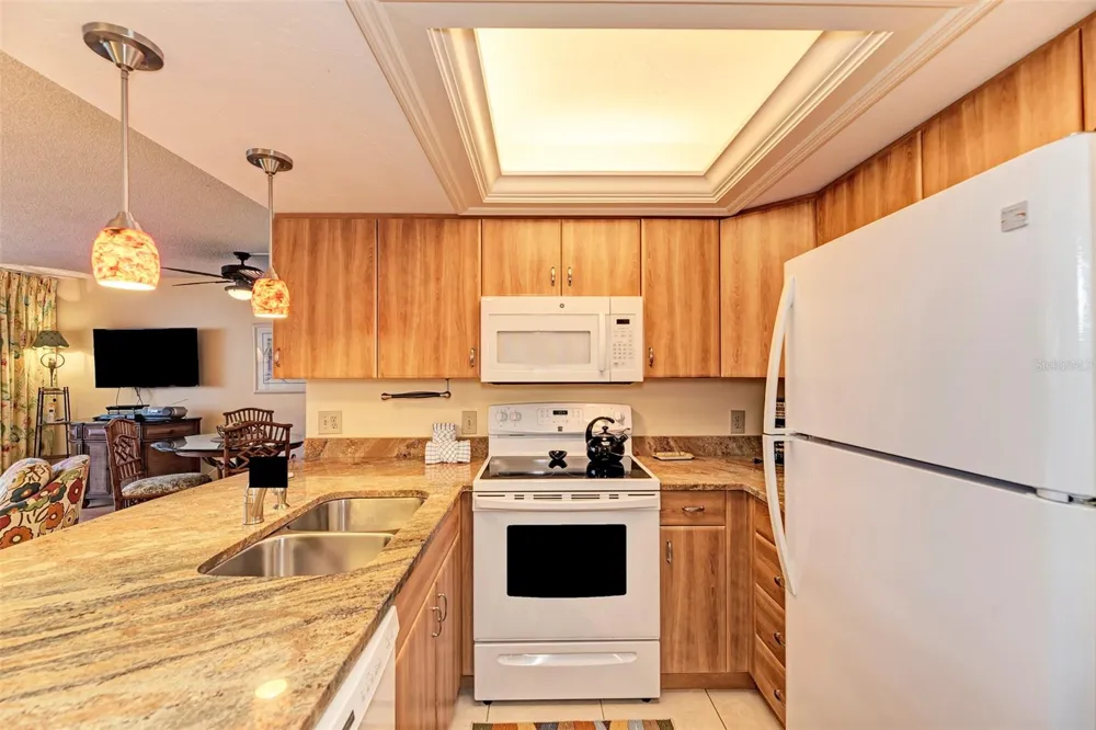 1800 COVE II PLACE #213 Sarasota, FL 34242