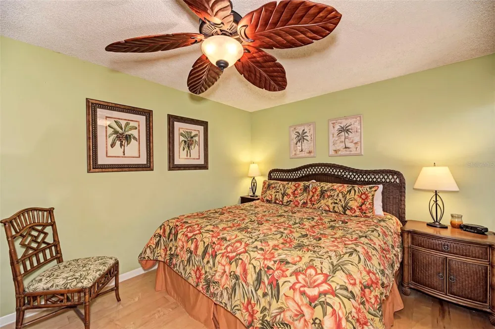 1800 COVE II PLACE #213 Sarasota, FL 34242