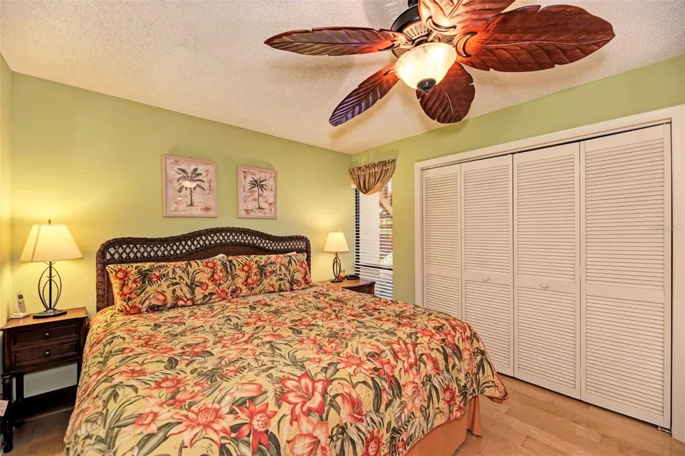 1800 COVE II PLACE #213 Sarasota, FL 34242