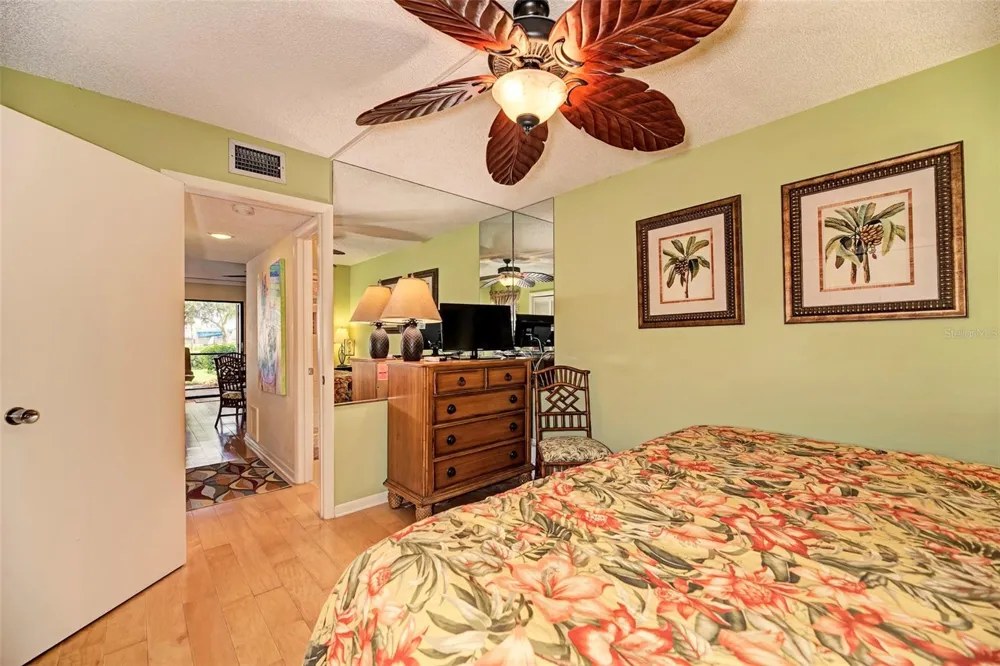 1800 COVE II PLACE #213 Sarasota, FL 34242
