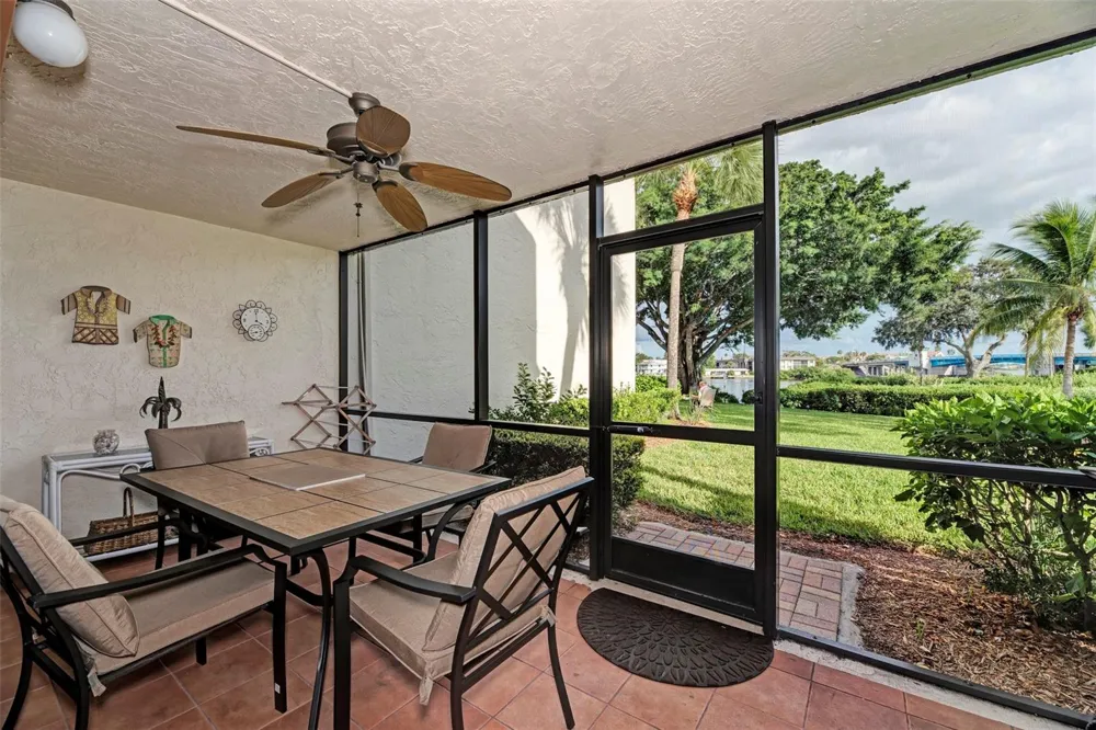 1800 COVE II PLACE #213 Sarasota, FL 34242