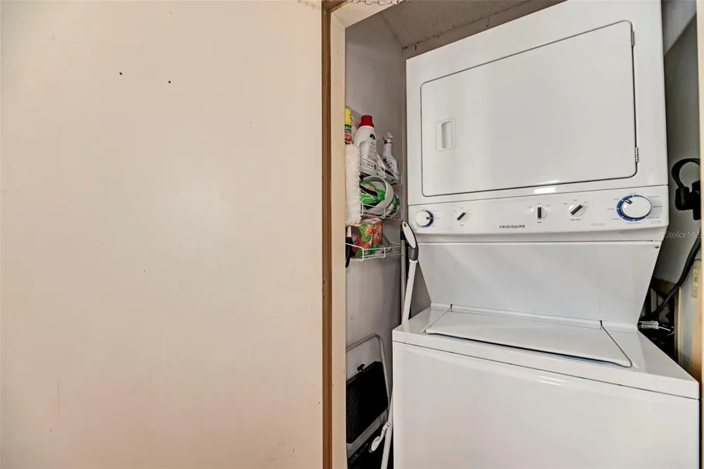 1800 COVE II PLACE #213 Sarasota, FL 34242