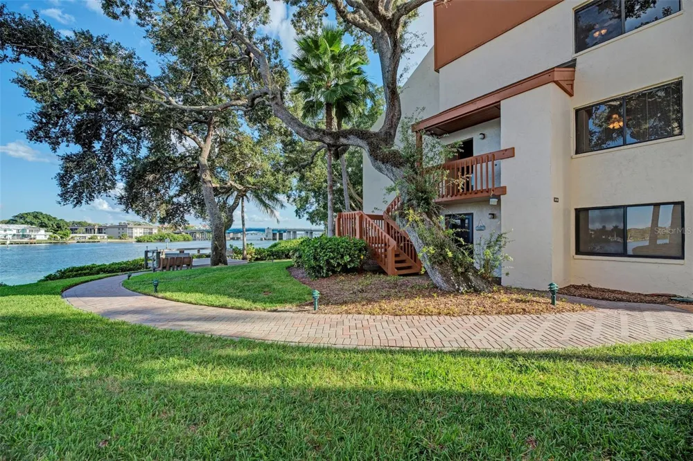 1800 COVE II PLACE #213 Sarasota, FL 34242