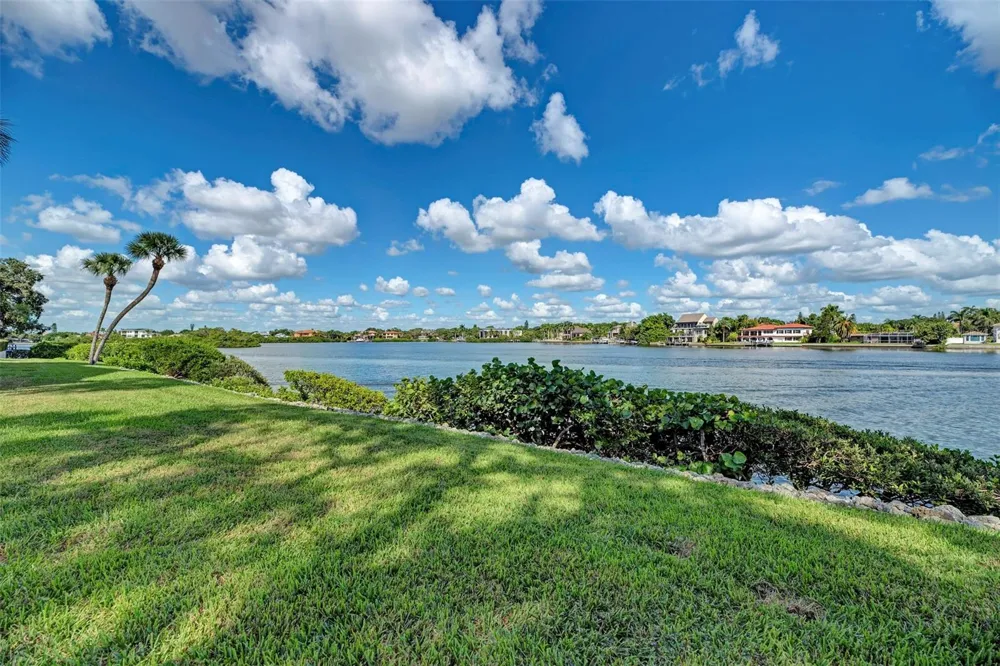 1800 COVE II PLACE #213 Sarasota, FL 34242