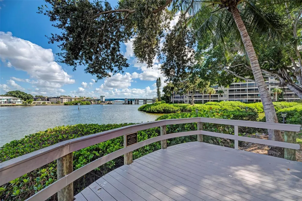 1800 COVE II PLACE #213 Sarasota, FL 34242