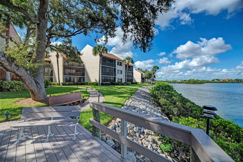 1800 COVE II PLACE #213 Sarasota, FL 34242