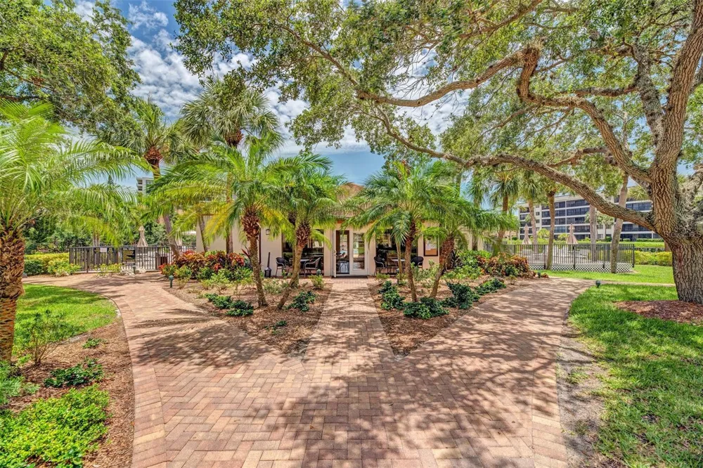 1800 COVE II PLACE #213 Sarasota, FL 34242