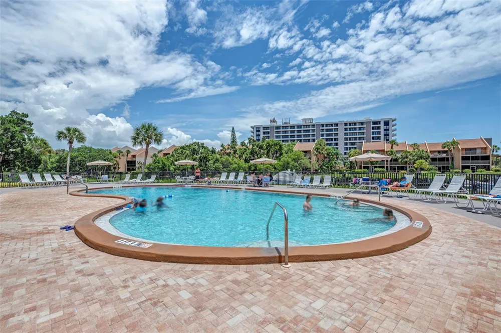 1800 COVE II PLACE #213 Sarasota, FL 34242