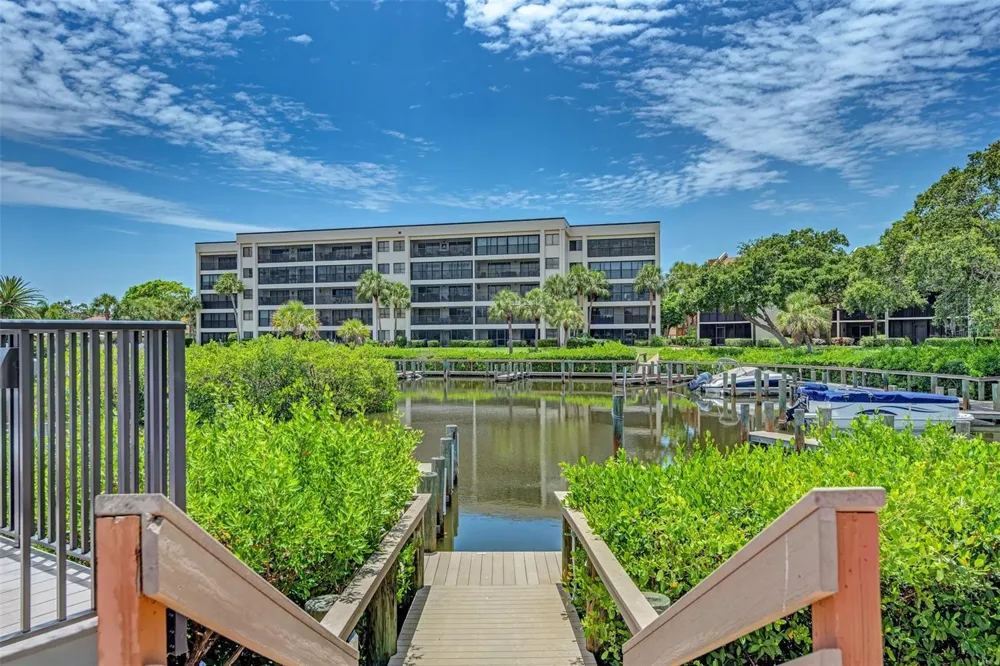 1800 COVE II PLACE #213 Sarasota, FL 34242