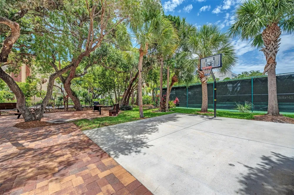 1800 COVE II PLACE #213 Sarasota, FL 34242