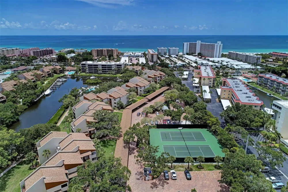 1800 COVE II PLACE #213 Sarasota, FL 34242