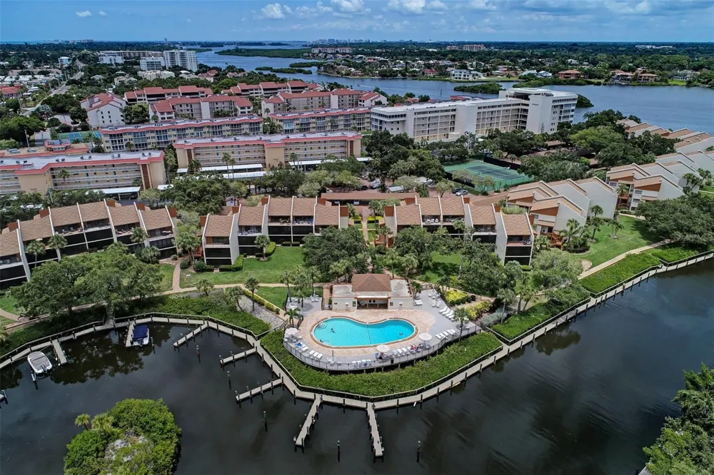 1800 COVE II PLACE #213 Sarasota, FL 34242