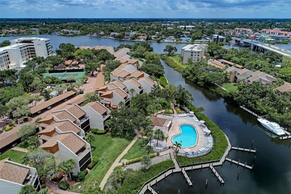 1800 COVE II PLACE #213 Sarasota, FL 34242