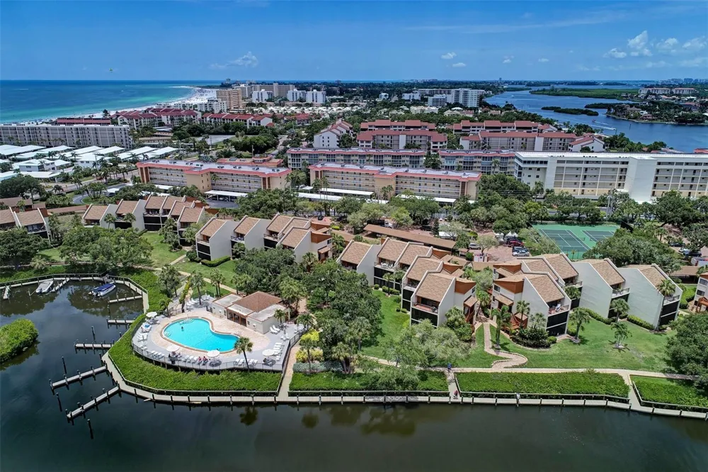 1800 COVE II PLACE #213 Sarasota, FL 34242