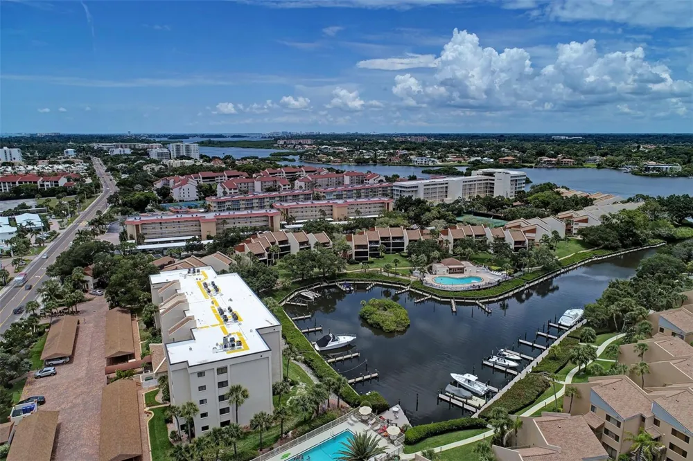 1800 COVE II PLACE #213 Sarasota, FL 34242