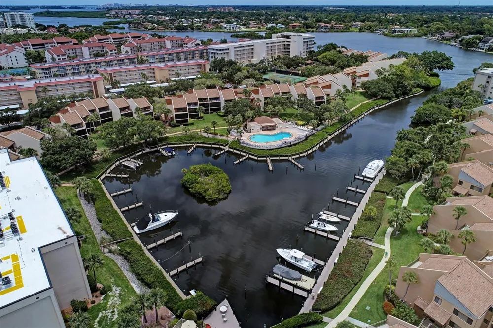 1800 COVE II PLACE #213 Sarasota, FL 34242